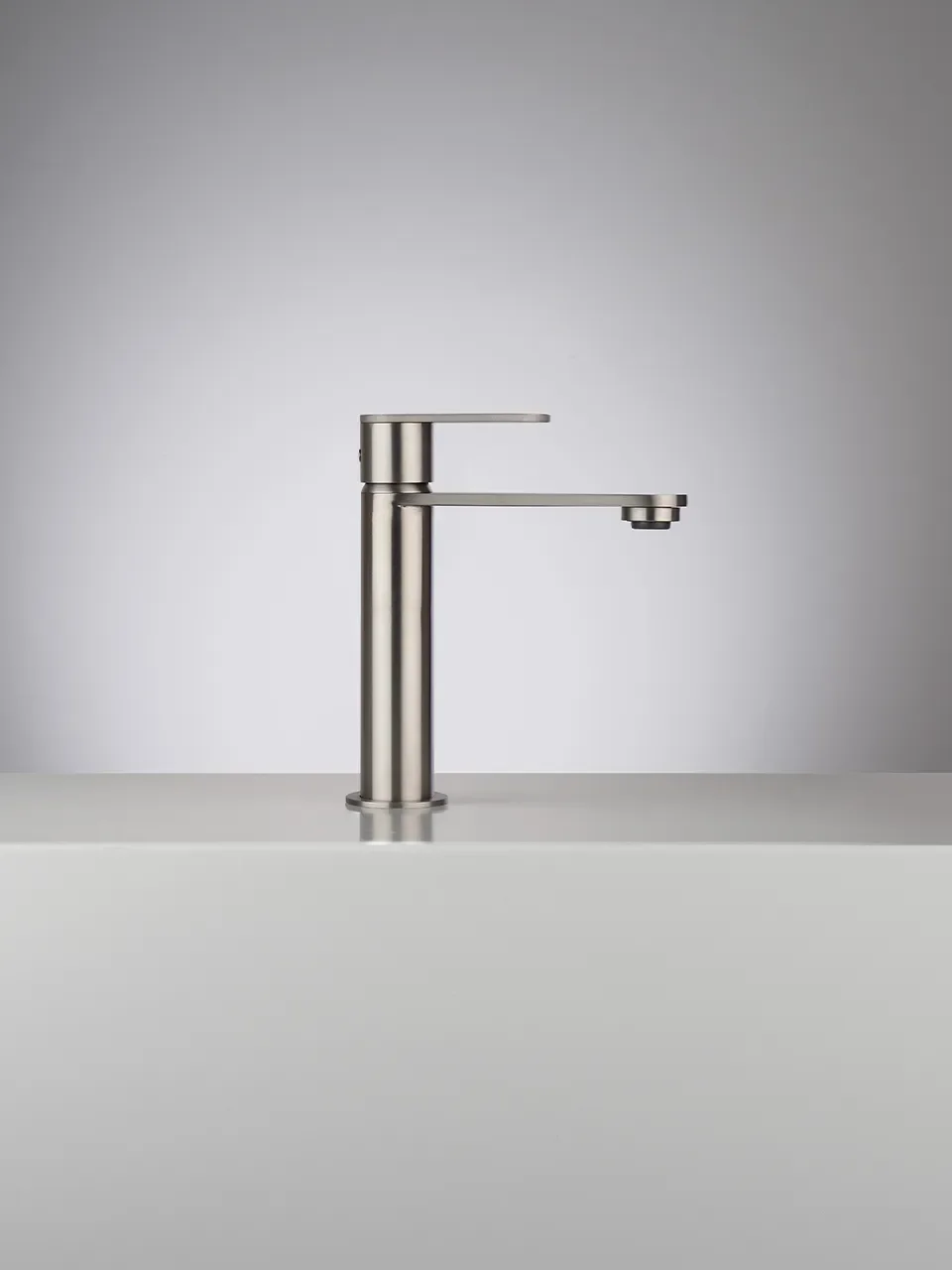 Linea, design essenziale in acciaio inox 316L